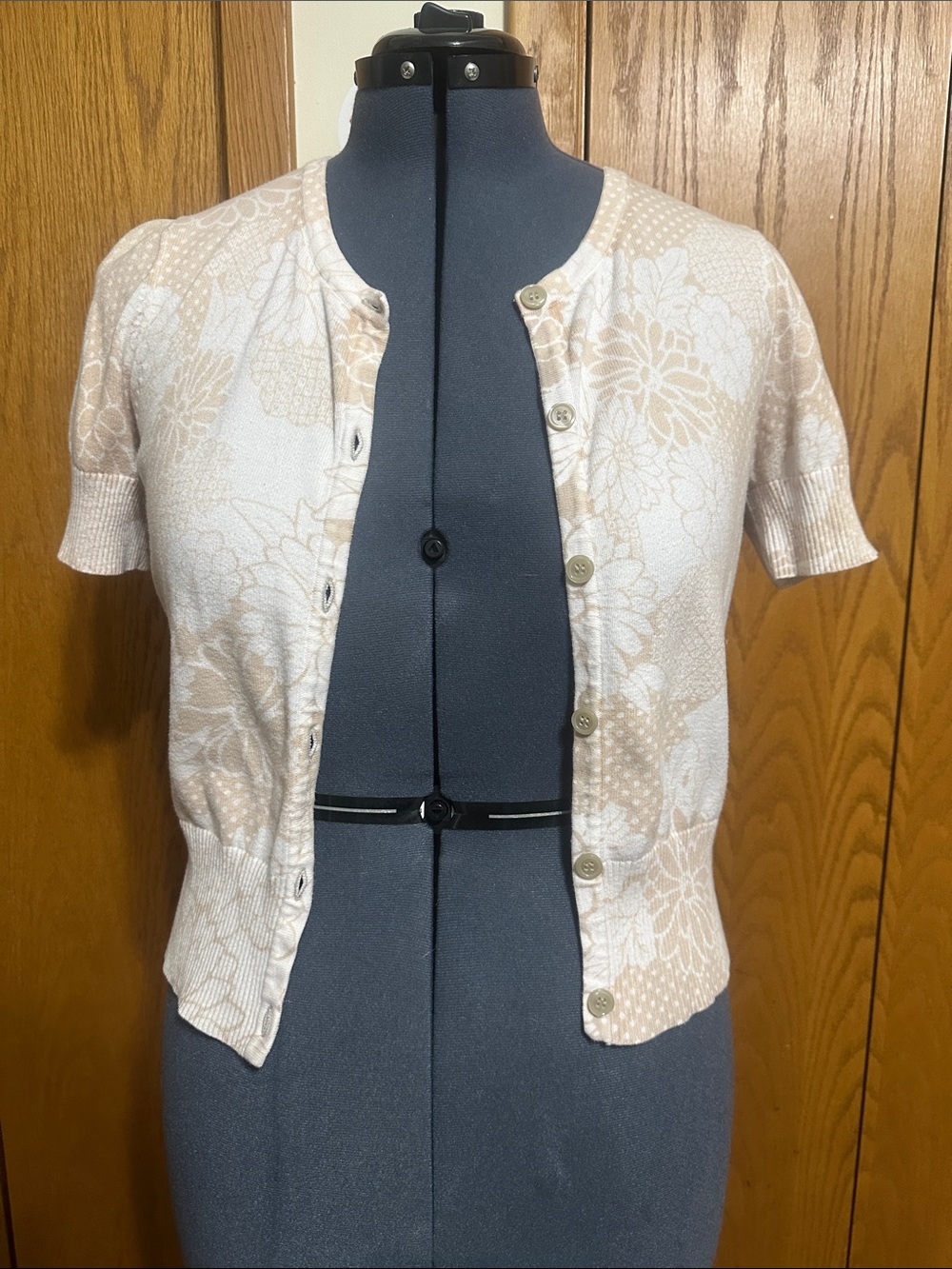 Van Heusen Short Sleeve Floral Cardigan in Cream and Beige